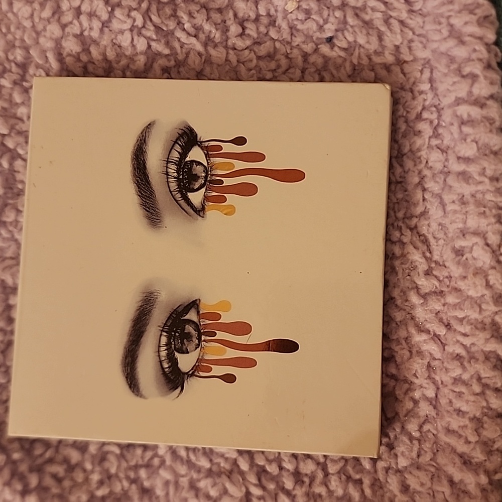 Kylie jenner pressed powder eyeshadow